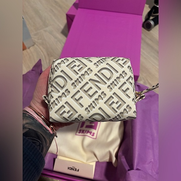 Fendi Skims Pouch🩷 - Picture 6 of 13